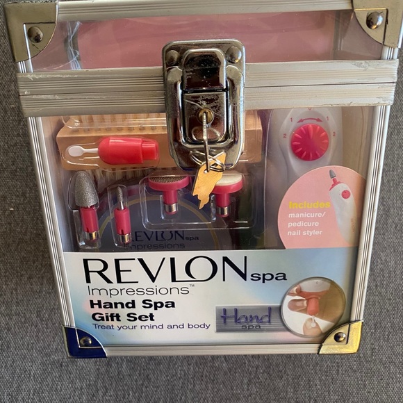 🎉2XHP🎉REVLON HAND SPA GIFT SET - Picture 3 of 16